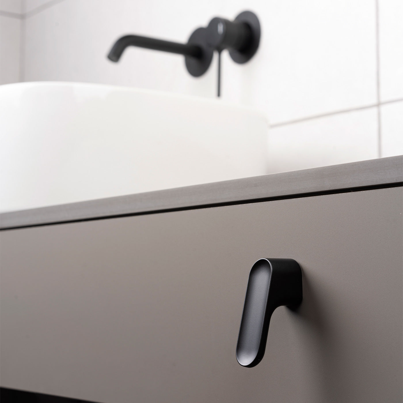 Momo Luv Angled Knob 51mm in Matt Black (2)