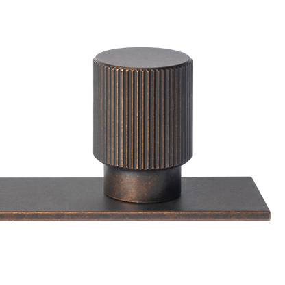 Momo Arpa Round Knob and Backplate 22mm in Antique Brass (2)