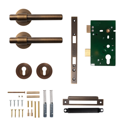 Momo Belgravia Plain Solid Brass Lever Entrance Set In Bronze