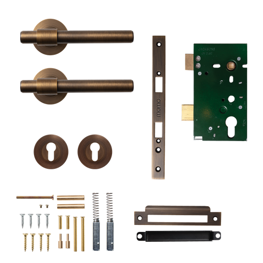 Momo Belgravia Plain Solid Brass Lever Entrance Set In Bronze