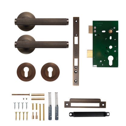 Momo Bellevue Solid Brass Knurled Lever Entrance Set In Bronze