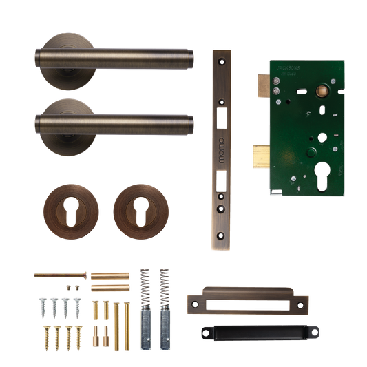 Momo Bellevue Solid Brass Plain Lever Entrance Set In Bronze
