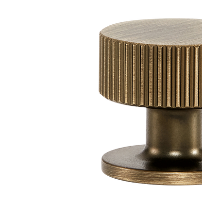 Momo Ambrose Round Knob 32mm in Antique Bronze (2)
