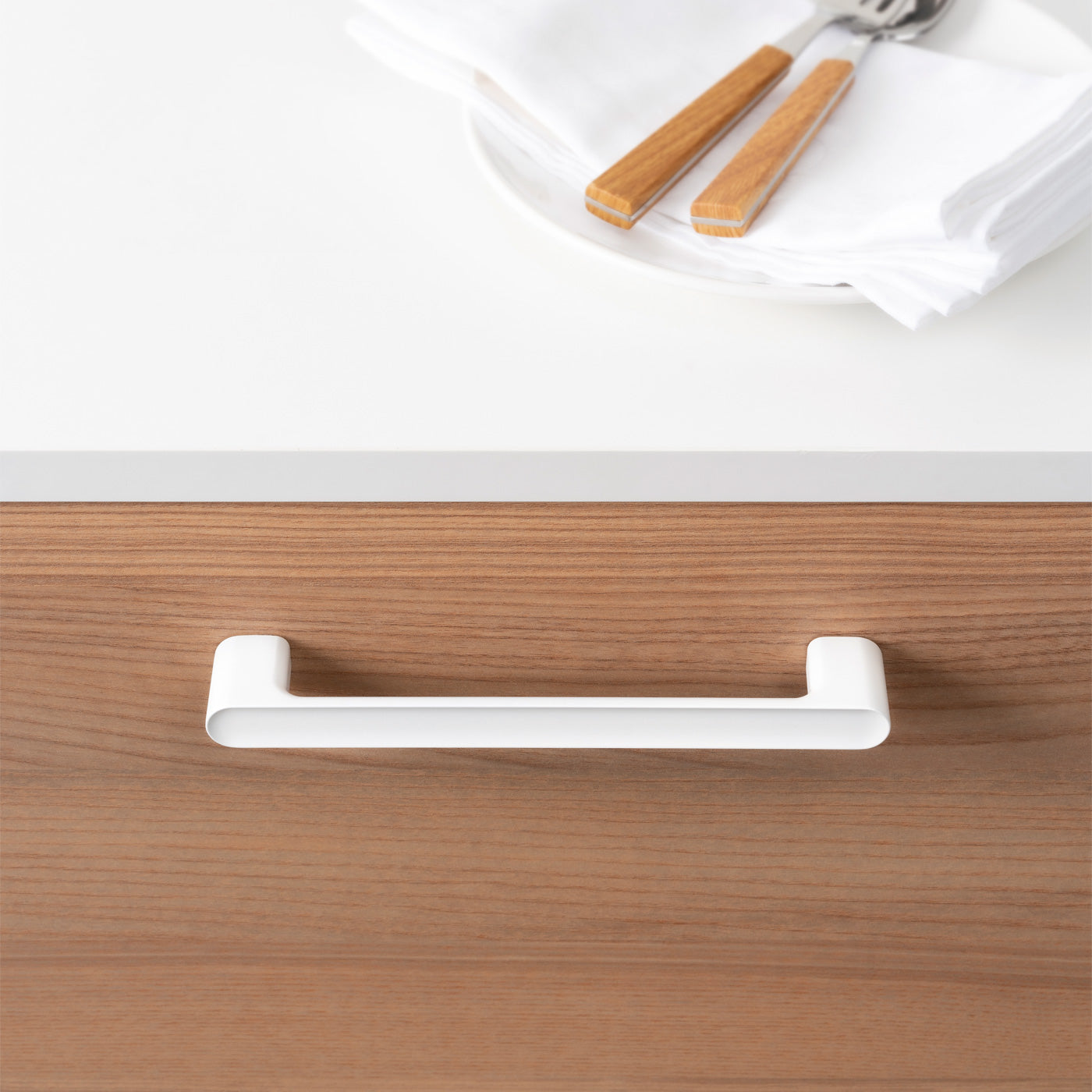 Momo Luv D Handle 192mm in Matt White (3)